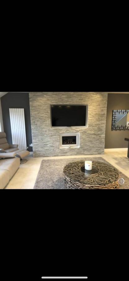 Perfect 4 Bedroom 2 Bathroom Home - Edinburgh — Photos 1